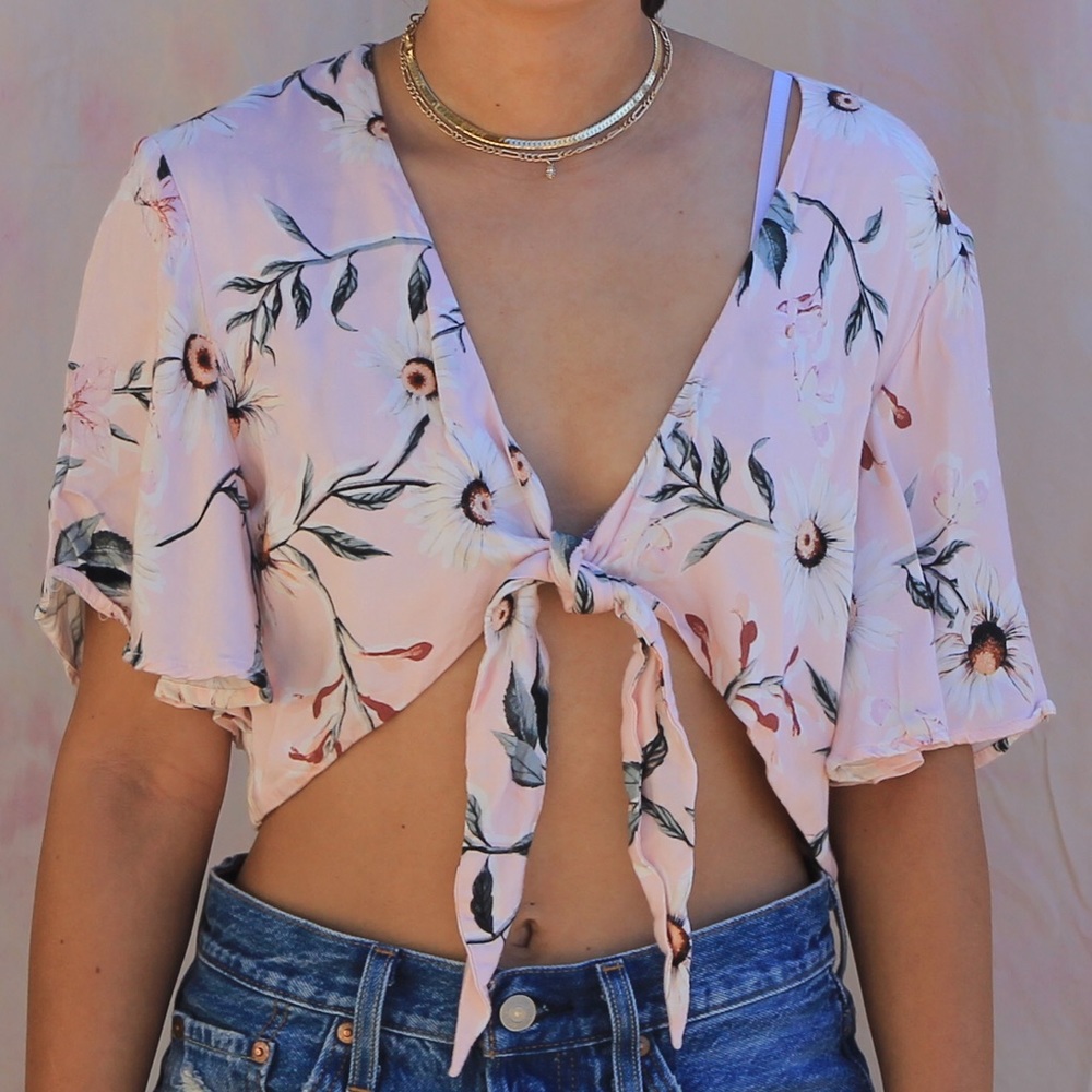 ❌SOLD❌ Somedays Lovin floral tie crop top